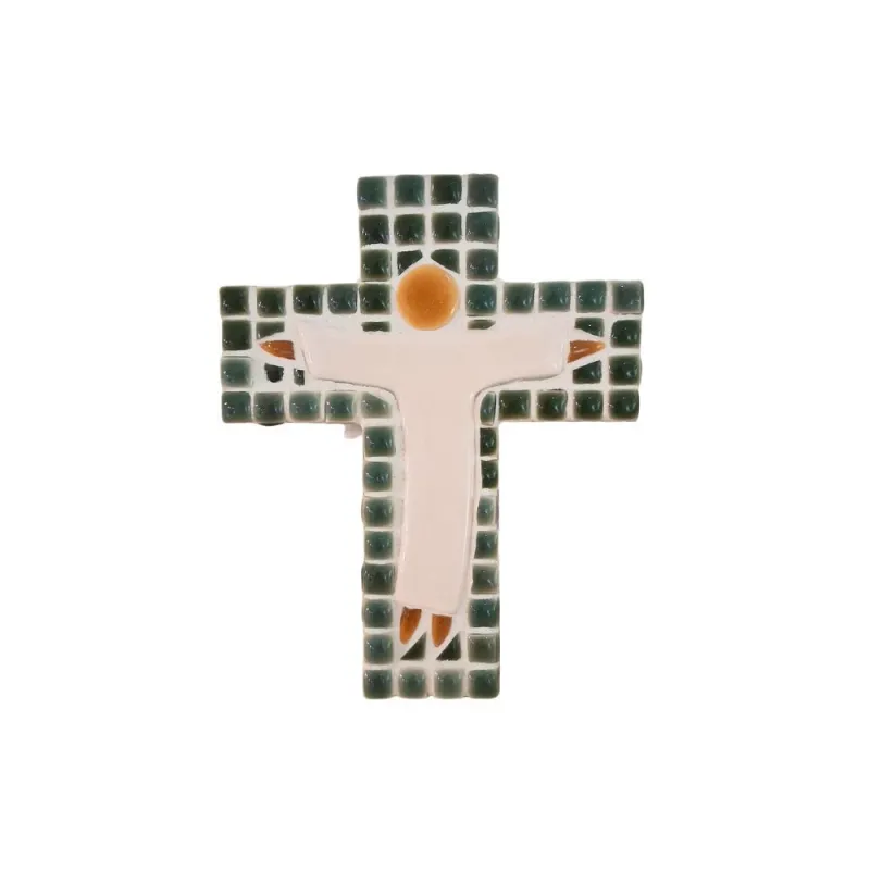 Croix en mosaïques à petits carreaux façonnée à la main